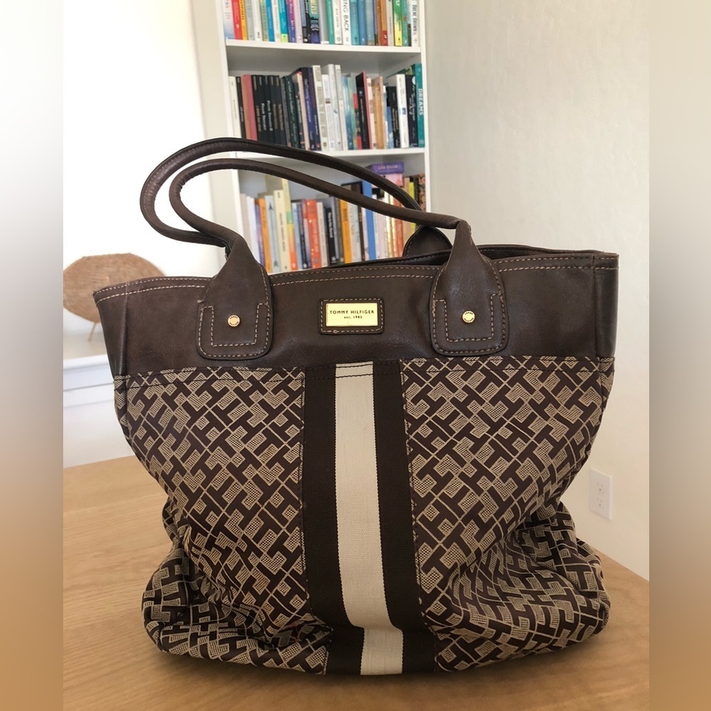 Tommy Hilfiger|Brown faux leather tote, monogram print style•••White stripe